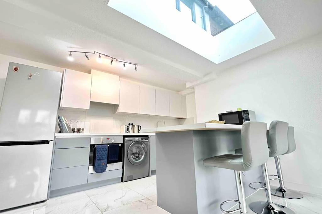 Paradigm House, Stunning 2-Bedroom Apartment 1, Free Parking, أكسفورد المظهر الخارجي الصورة