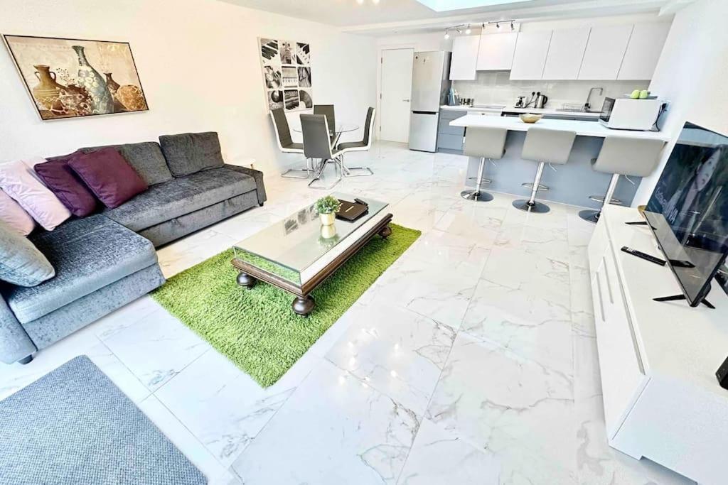 Paradigm House, Stunning 2-Bedroom Apartment 1, Free Parking, أكسفورد المظهر الخارجي الصورة