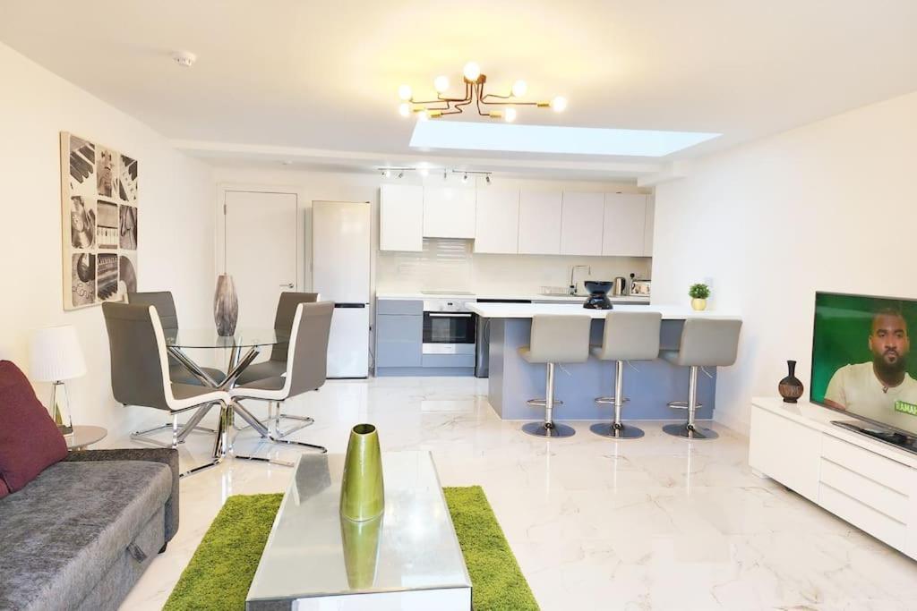 Paradigm House, Stunning 2-Bedroom Apartment 1, Free Parking, أكسفورد المظهر الخارجي الصورة