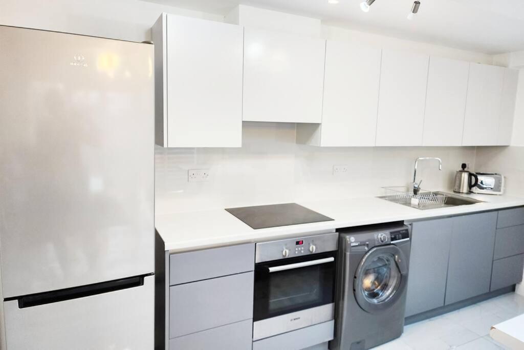 Paradigm House, Stunning 2-Bedroom Apartment 1, Free Parking, أكسفورد المظهر الخارجي الصورة